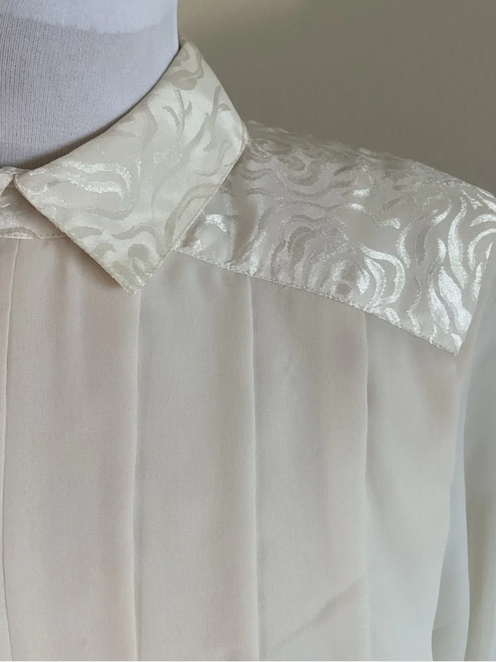 Vintage Nilani Ivory Pleated Blouse 8 Embroidered Yoke 80s Office Chic - Picture 5 of 8